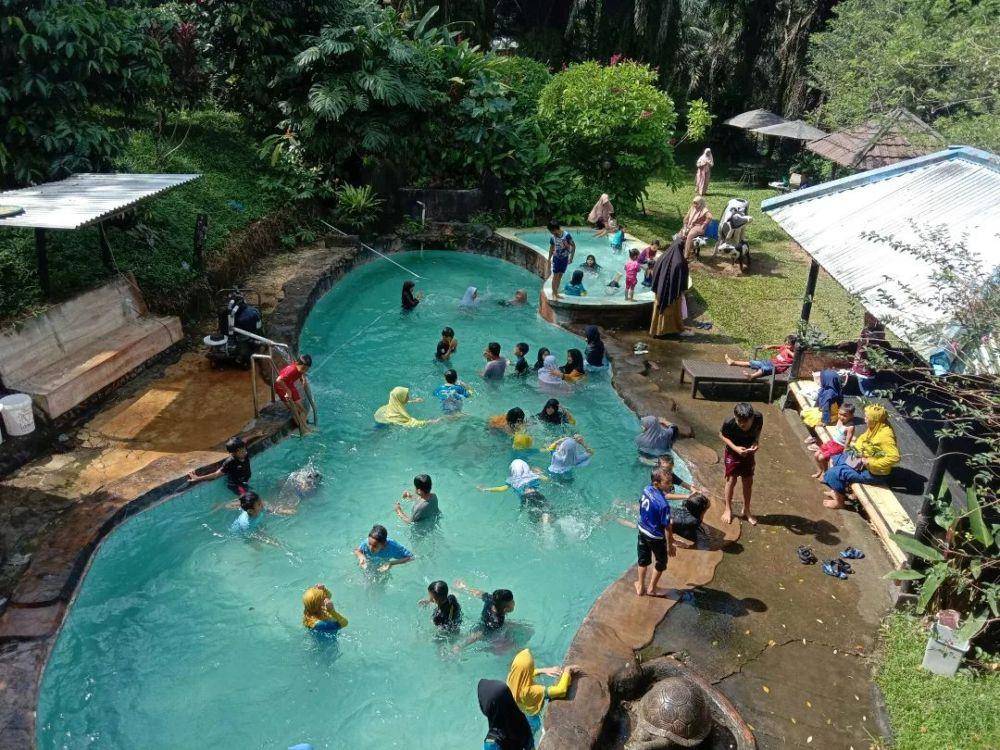 Berenang di Bukit Baros Sukabumi