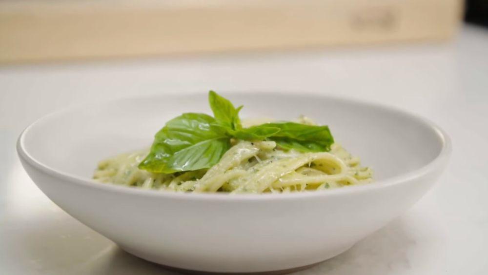 Basil garlic nicoise pasta. (YouTube.com/Le Creuset)