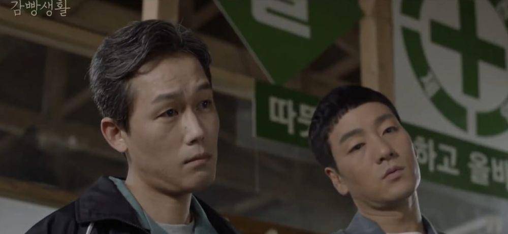 Kim Je Hyuk dan kepala pabrik (dok. TvN D Indonesia/Prison Playbook)