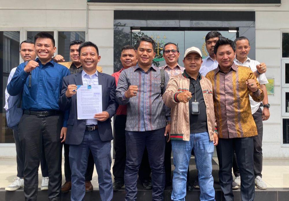 Komandan mengadukan proyek lampu pocong ke Kejaksaan Tinggi sumatra Utara, Rabu (17/5/2023). (Istimewa)