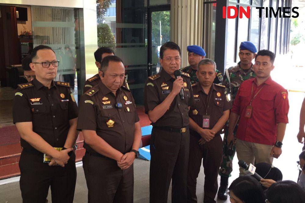 Konferensi Pers Kejagung usai pemeriksaan Johnny G Plate pada Rabu (17/5/2023). (IDN Times/Irfan Fathurohman)