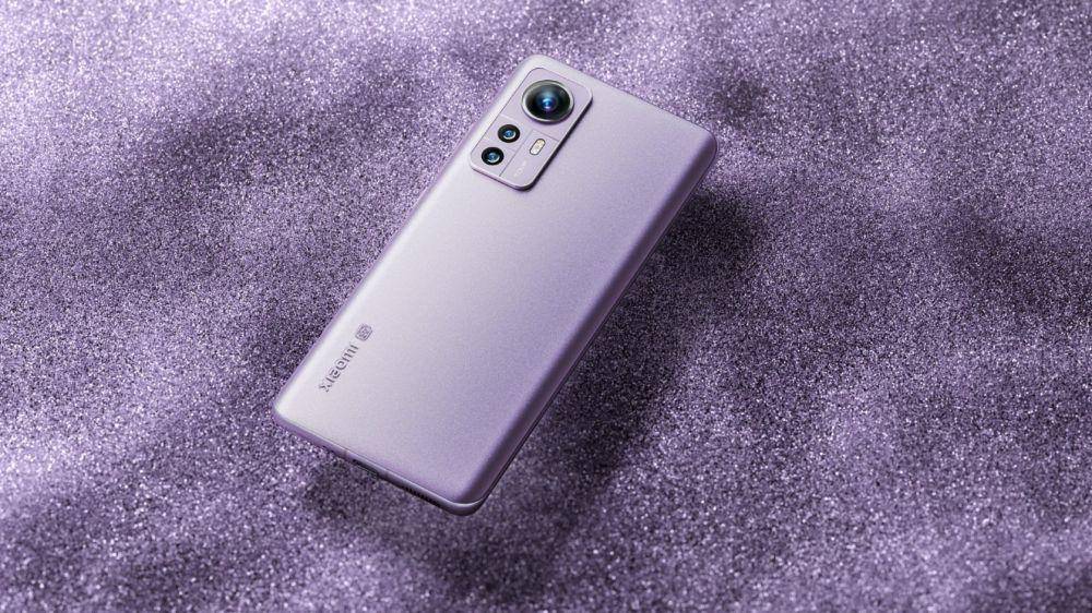 punggung Xiaomi 12 berwarna purple (twitter.com/Xiaomi)