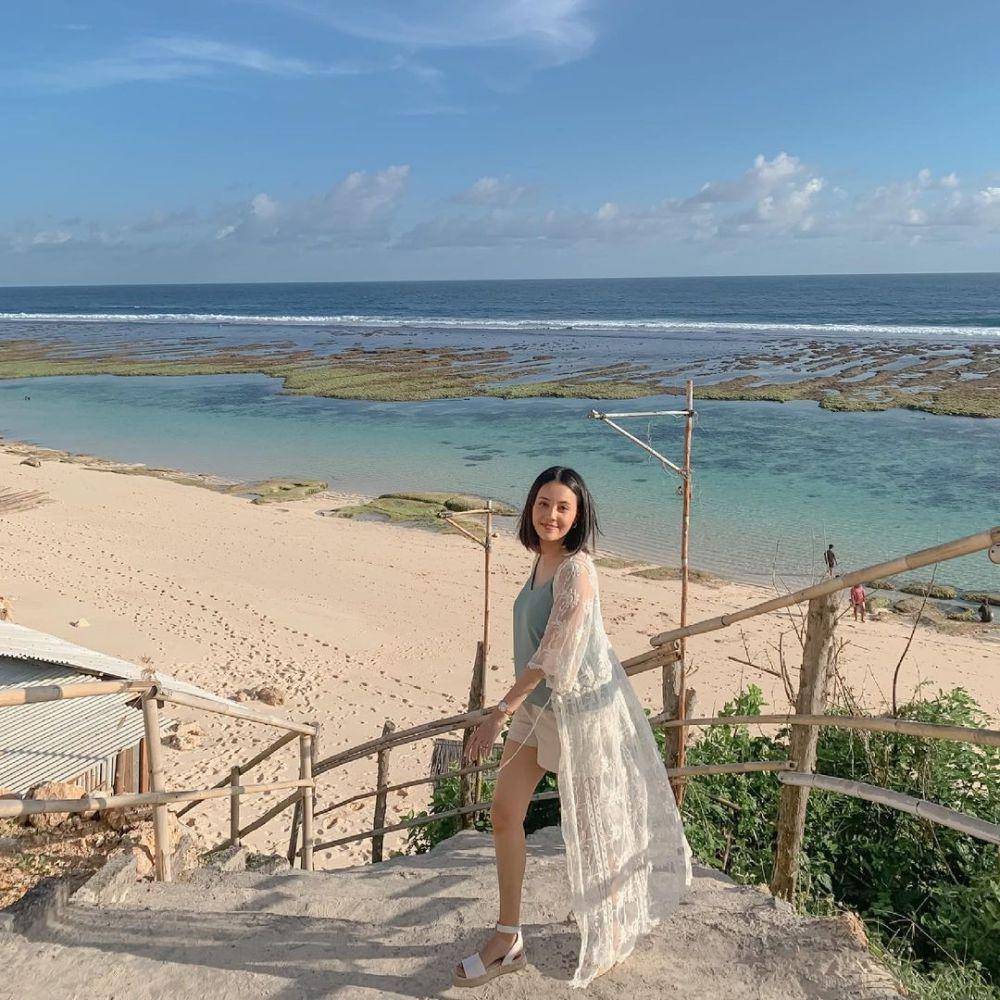 Gaya liburan Anggika Bolsterli (instagram.com/anggikabolsterli)