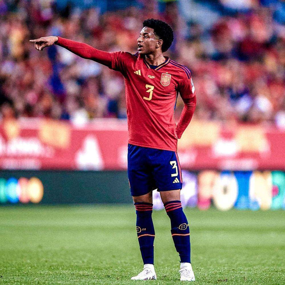 Alejandro Balde saat berseragam Timnas Spanyol. (instagram.com/alejandrobalde)
