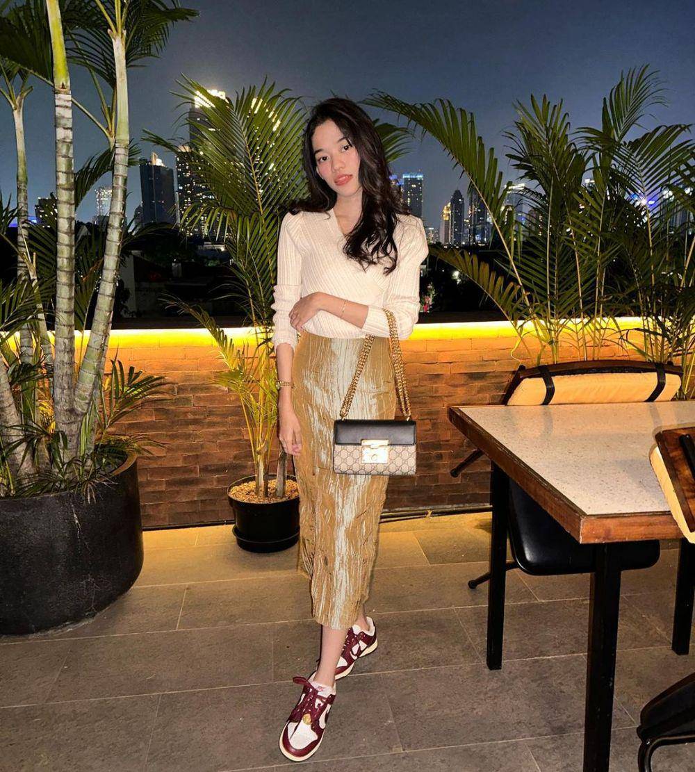 referensi outfit hangout ala Ummi Quary (instagram.com/ummi_quary)