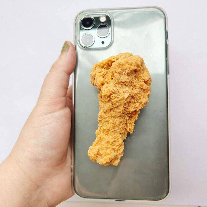desain casing HP yang absurd (instagram.com/allison)