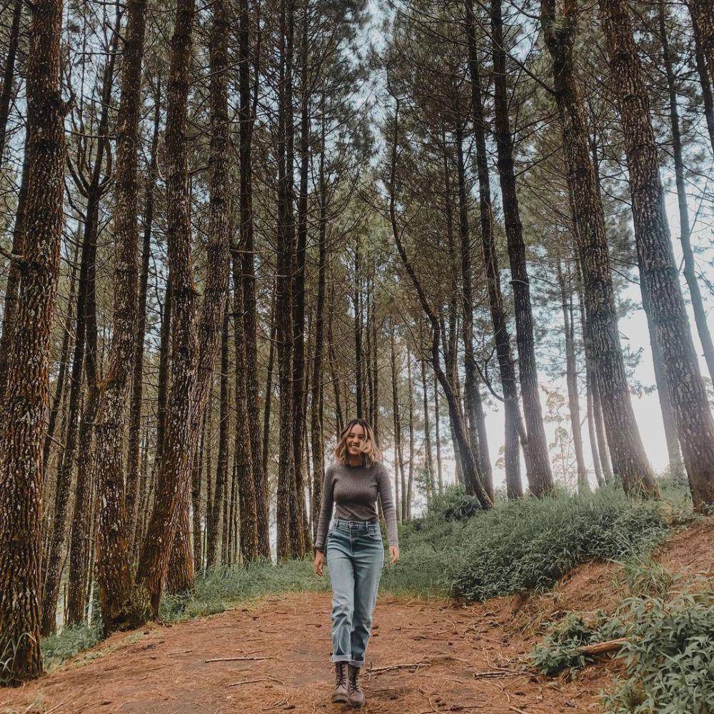 Gaya liburan Anggika Bolsterli (instagram.com/anggikabolsterli)