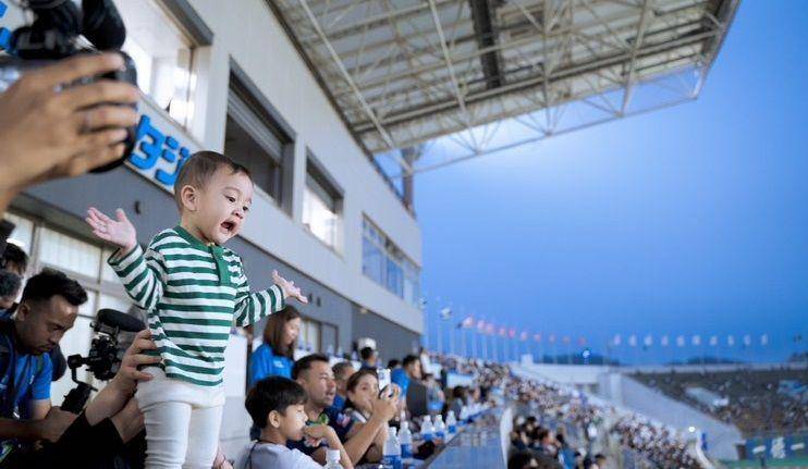 potret Rayyanza nonton bola di stadion (instagram.com/24olik)