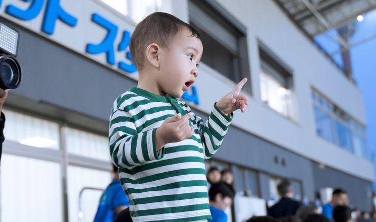 potret Rayyanza nonton bola di stadion (instagram.com/24olik)