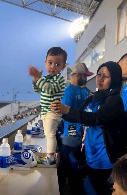 potret Rayyanza nonton bola di stadion (instagram.com/raffinagita1717)