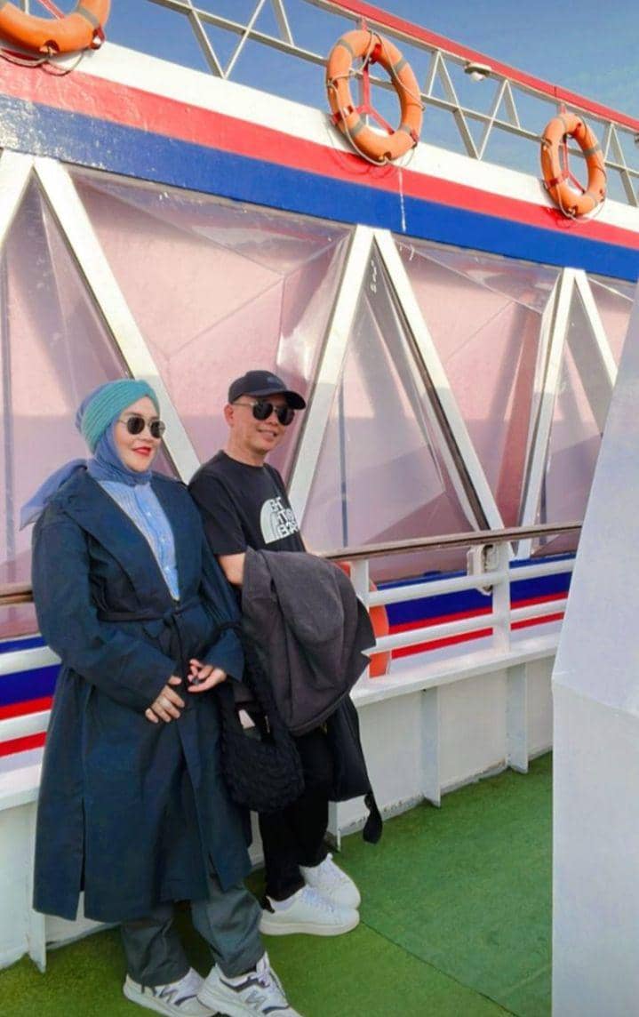 potret orang tua Ayu Ting Ting di Timur Tengah (instagram.com/mom_ayting92_)