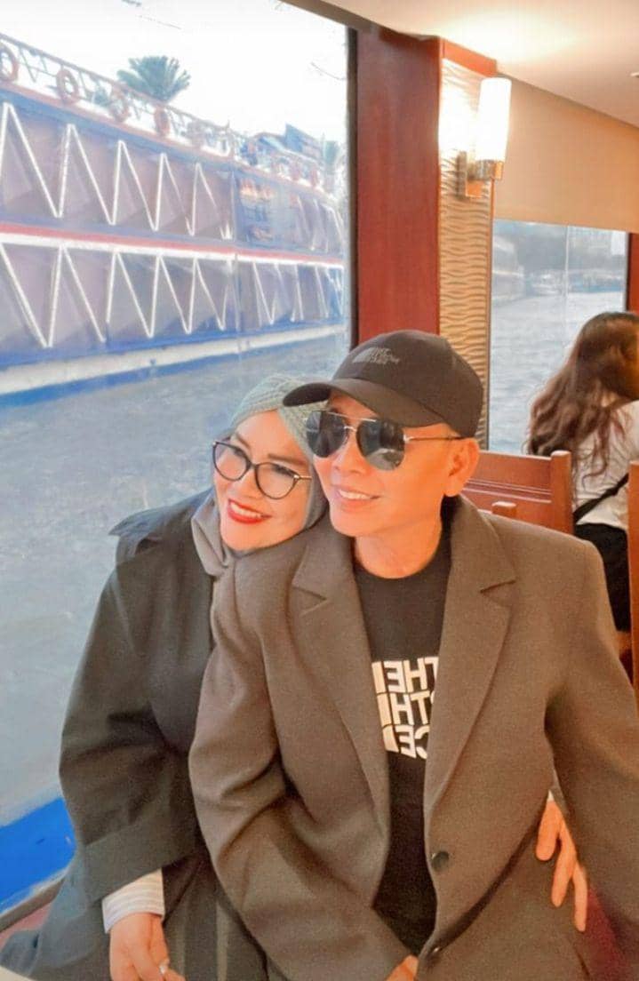 potret orang tua Ayu Ting Ting di Timur Tengah (instagram.com/mom_ayting92_)