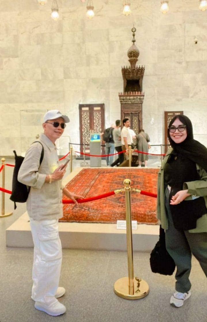 potret orang tua Ayu Ting Ting di Timur Tengah (instagram.com/mom_ayting92_)