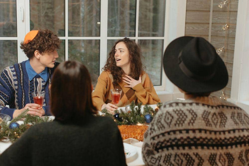 ilustrasi dua pasangan (pexels.com/Yaroslav Shuraev)