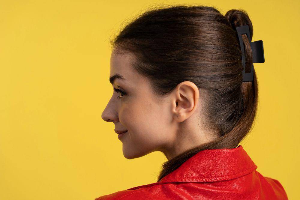 ilustrasi pose head turns (freepik.com/freepik)