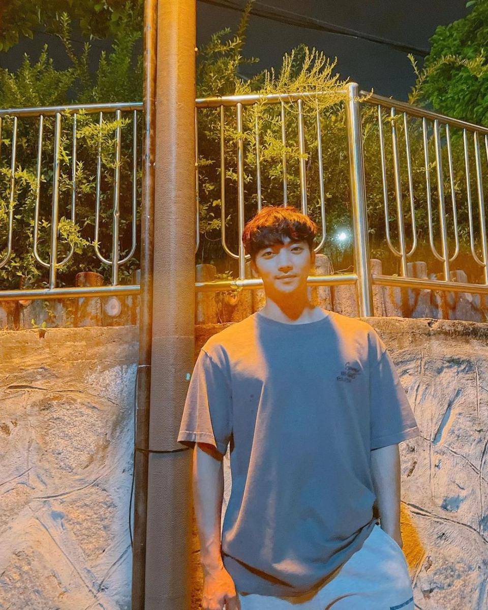 Hwang Hee (Instagram.com/hwanghee1018)
