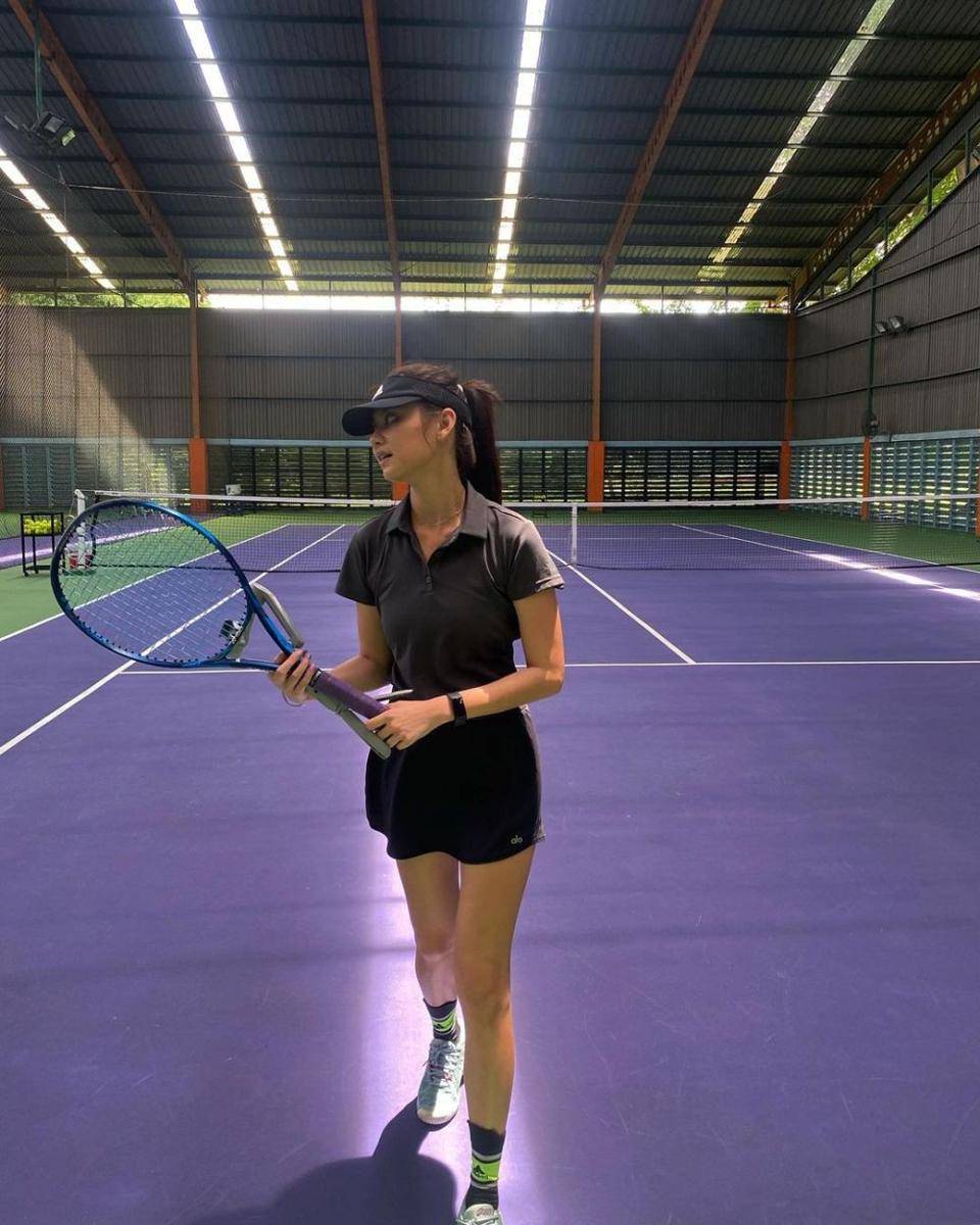potret Gege Elisa bermain tenis (instagram.com/gegeelisa94)