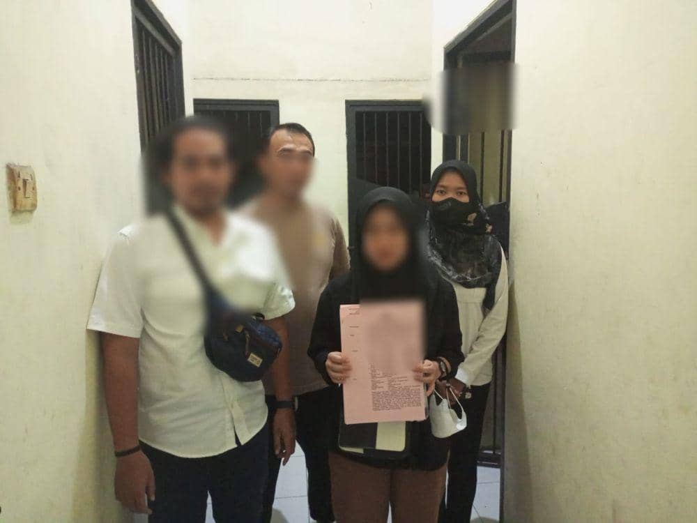 Tersangka saat hendak masuk dalam tahanan. IDN Times/ Dok Polres Tulungagung