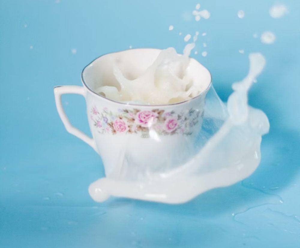 ilustrasi susu dan maizena (unsplash.com/Noemí Jiménez)