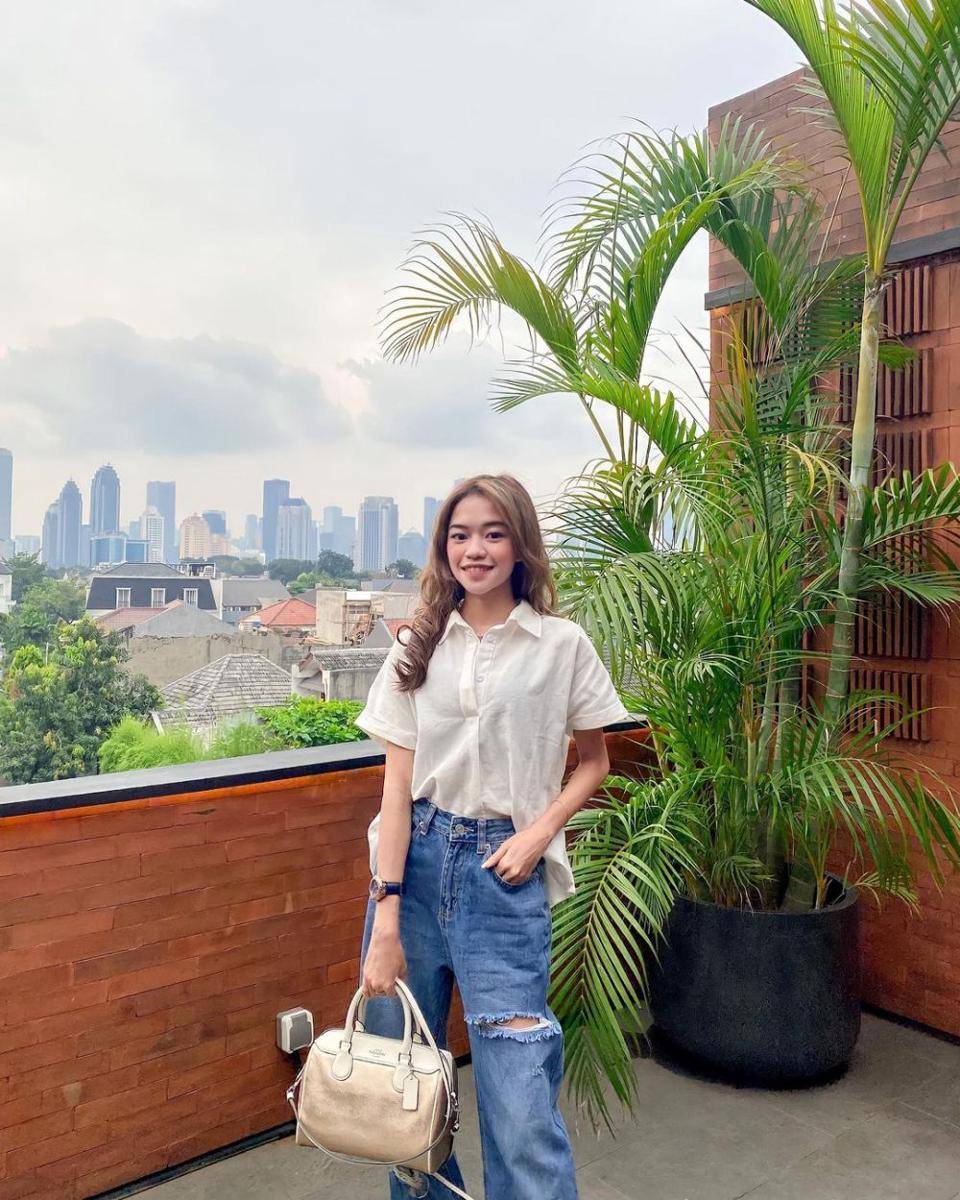 referensi outfit hangout ala Ummi Quary (instagram.com/ummi_quary)
