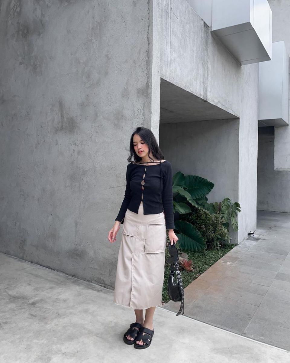inspirasi outfit dengan rok midi (instagram.com/claudisabell)