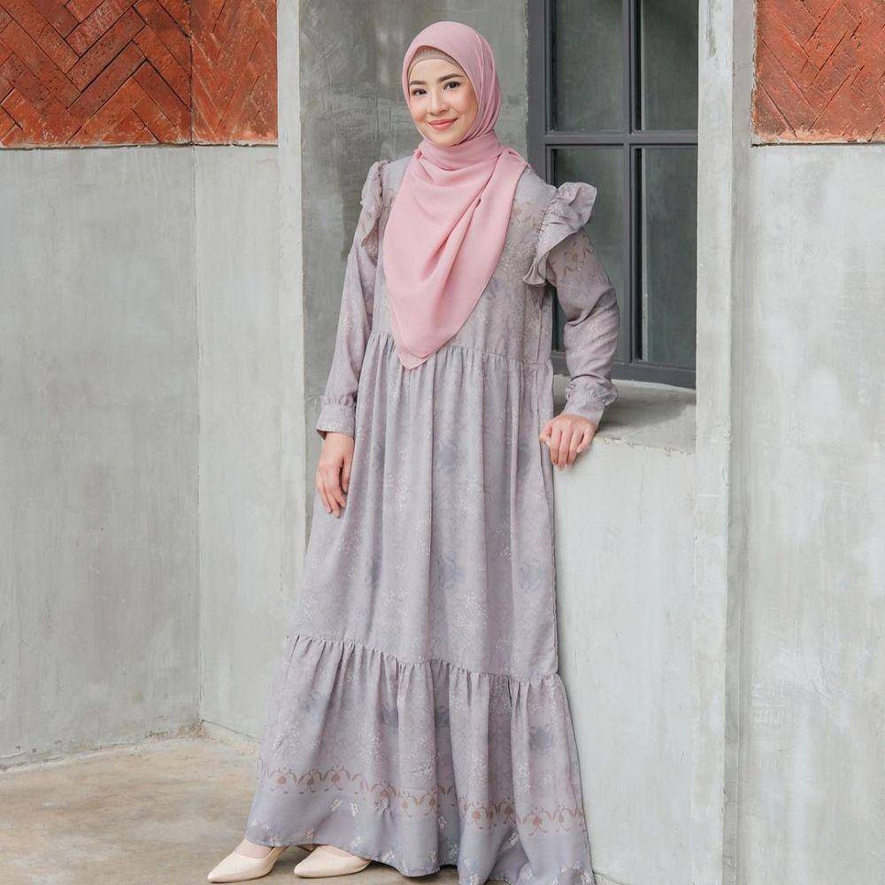 OOTD hijab mama muda ala artis (instagram.com/natasharizkynew)