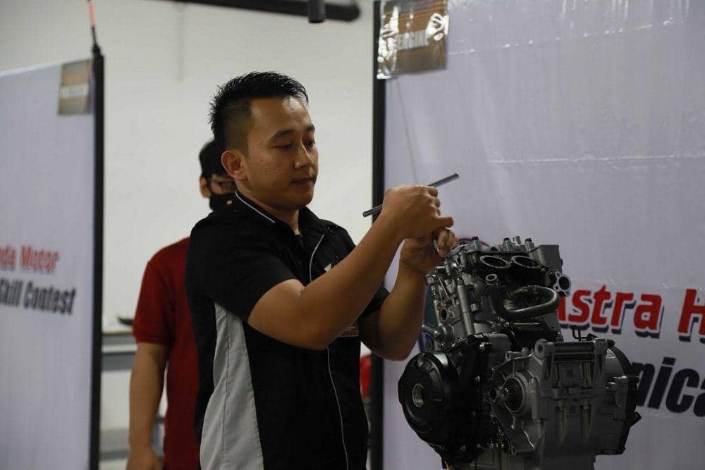 Enam teknisi terbaik dari bengkel AHASS akan berkompetisi dalam Honda Asia & Oceania Motorcycle Technician Skill Contest 2023. (Dok. IDN Times)