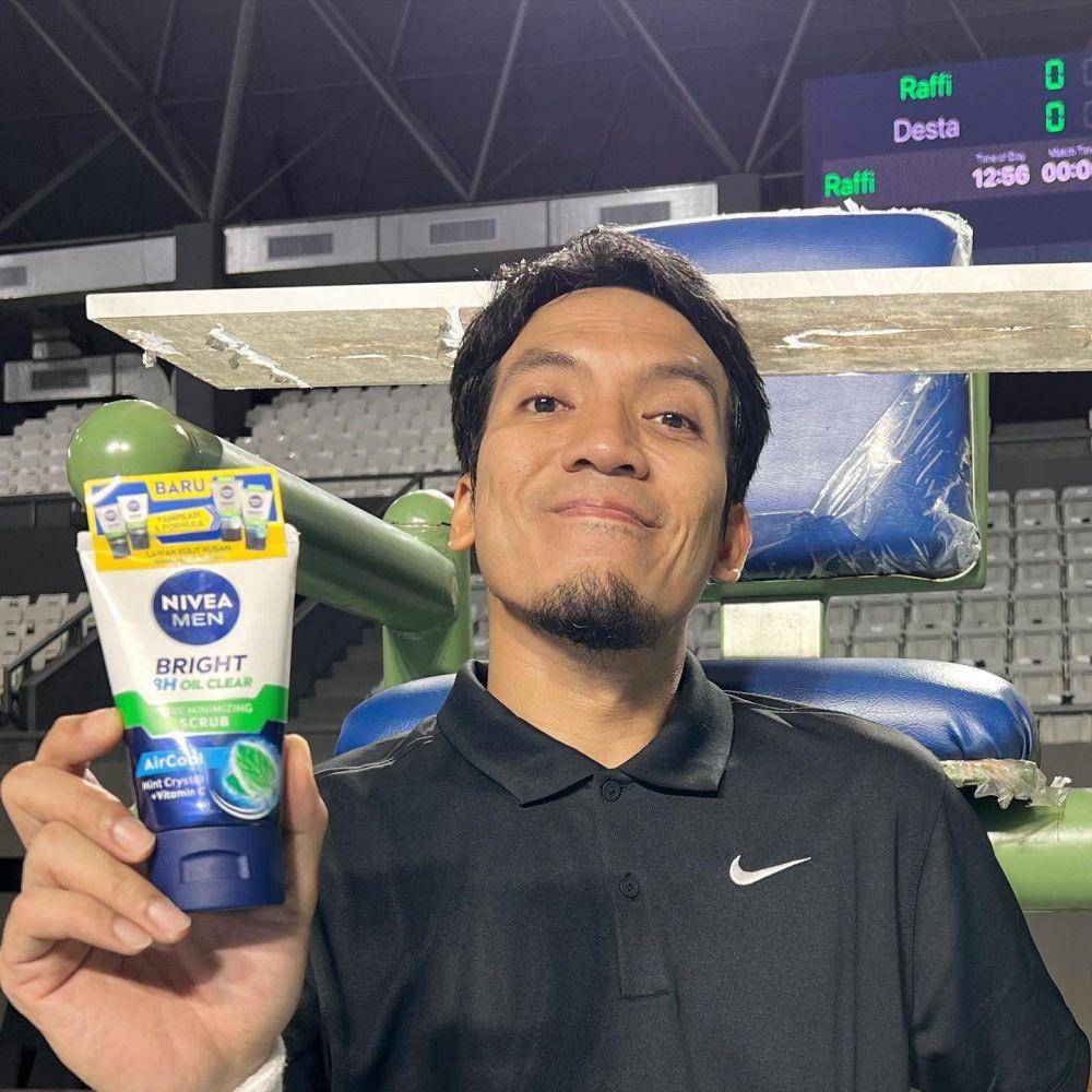Sumber kekayaan Desta selain sebagai presenter adalah endorsement (instagram.com/desta80s)