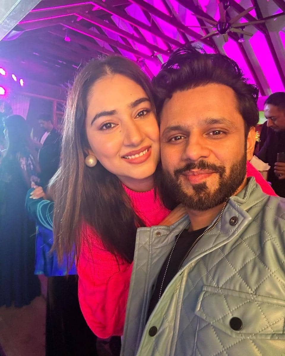 Disha Parmar dan suami (instagram.com/dishaparmar)