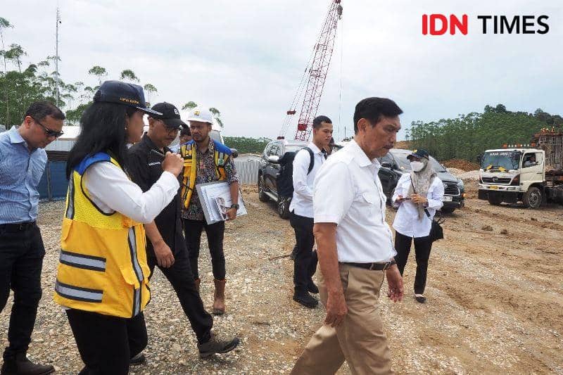 Ketua Satgasus Luhut Binsar Pandjaitan saat kunjungi IKN . Foto Tim Komunikasi OIKN (IDN Times/Ervan)