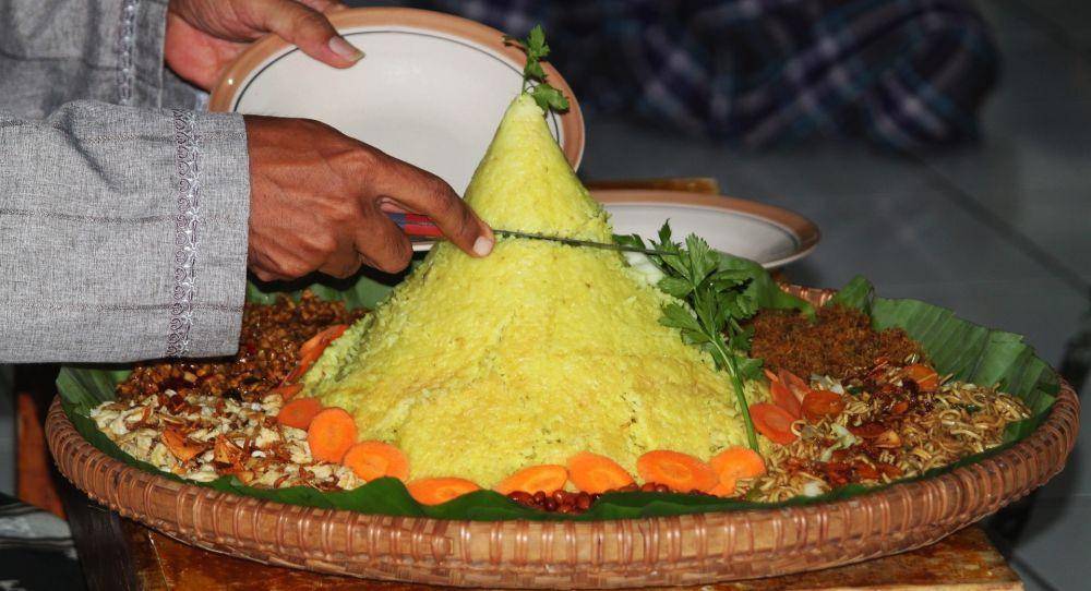 Ilustrasi nasi kuning tumpeng (pixabay.com/mufidpwt)