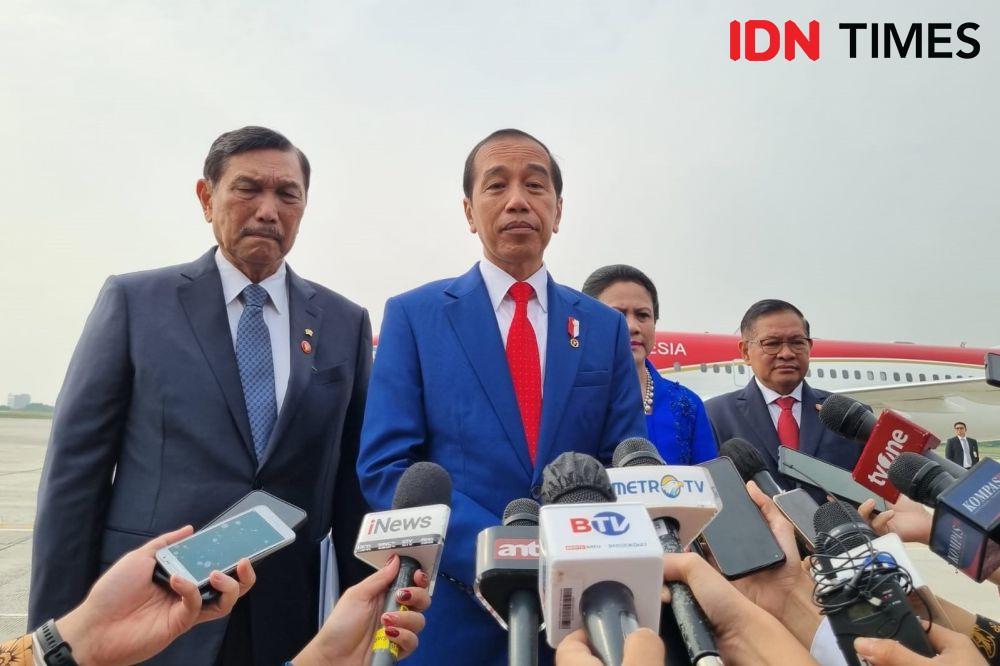 Presiden Jokowi berangkat ke Jepang untuk hadiri KTT G7 di Hiroshima melalui Lanud Halim Perdanakusuma, Jakarta, Jumat (19/5/2023) (IDN Times/Ilman Nafi'an)