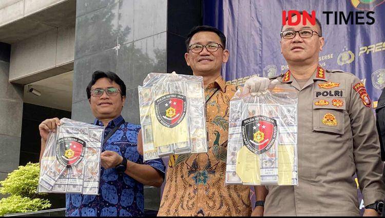 Polda Metro Jaya bongkar peredaran uang dollar palsu di wilayah Jakarta. (IDN Times/Amir Faisol)