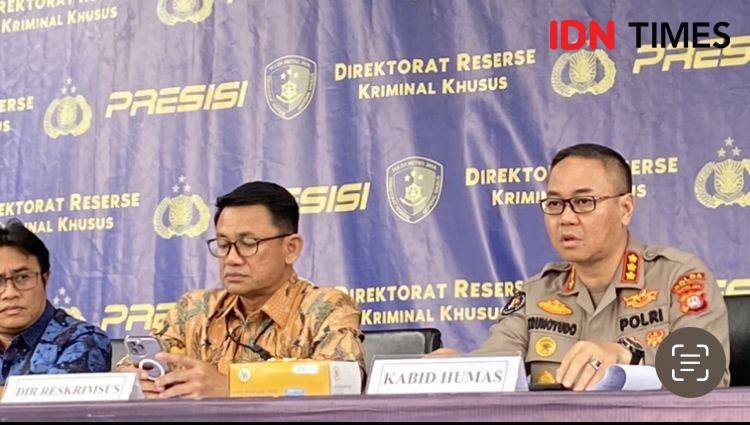 Polda Metro Jaya bongkar pemalsuan uang dollar Amerika di Jakarta. (IDN Times/Amir Faisol)