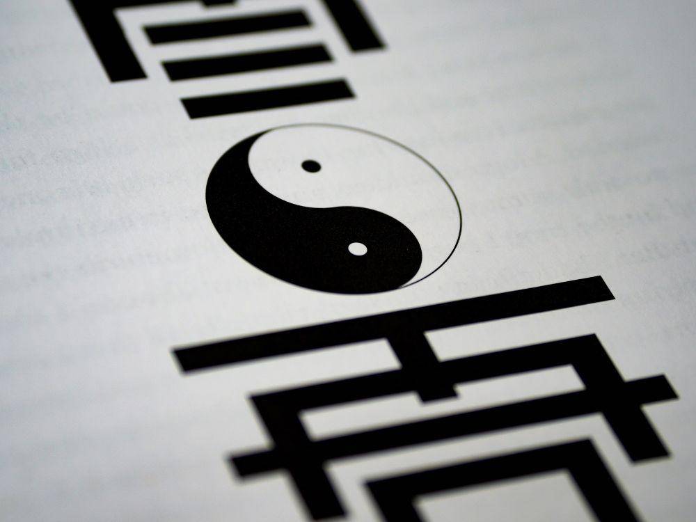 ilustrasi Yin-Yang (unsplash.com/Brett Jordan)