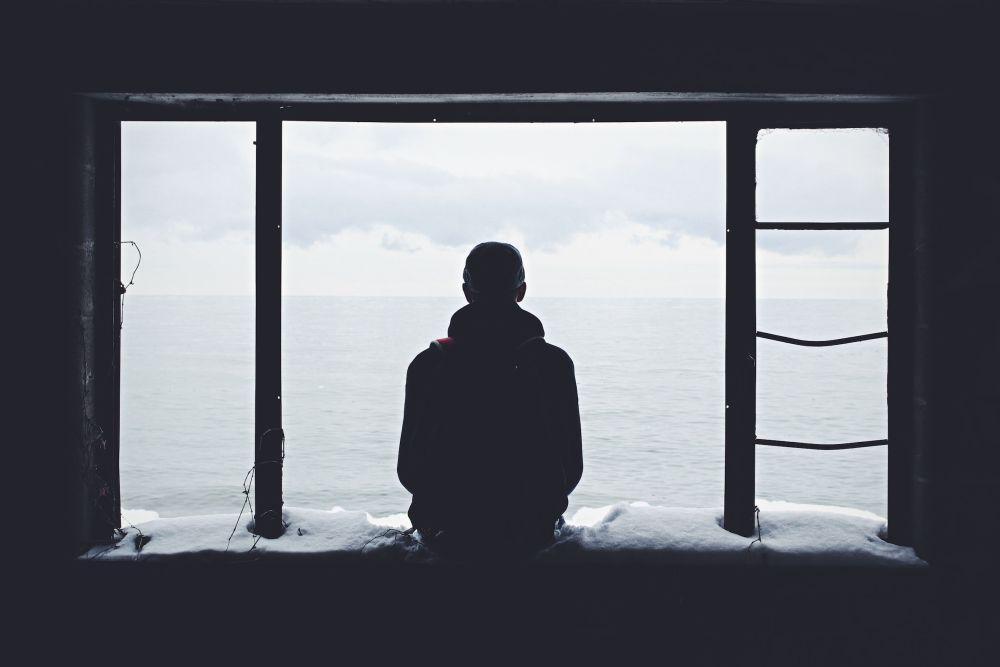 ilustrasi sedih (unsplash.com/@noahsilliman)