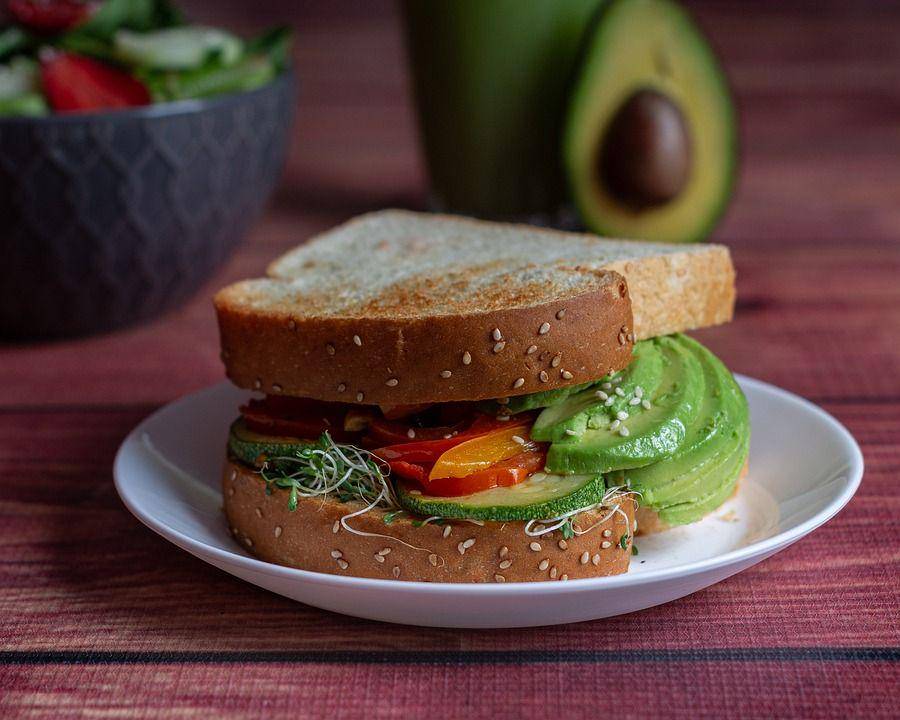 ilustrasi tunacado sandwich (vecteezy.com/aheriberto10)