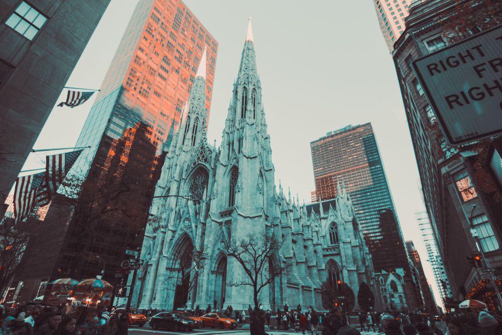 Katedral St. Patrick, New York merupakan salah satu landmark terkenal di kota New York (unsplash.com/Miltiadis Fragkidis)