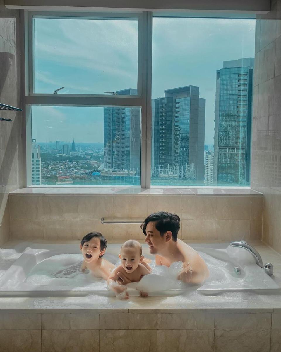 potret Miqdad Addausy dan buah hati (instagram.com/miqdadsy)