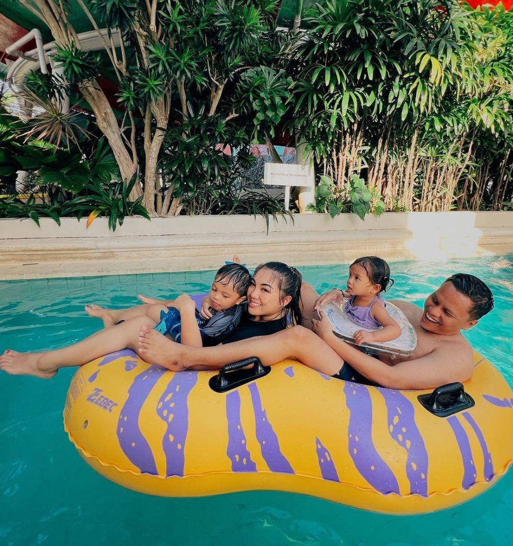 potret Arief Muhammad dan keluarga (instagram.com/tiarapangestika)