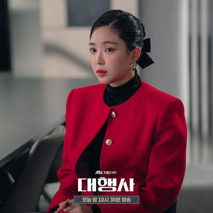 Son Naeun di drama Agency (instagram.com/jtbcdrama)