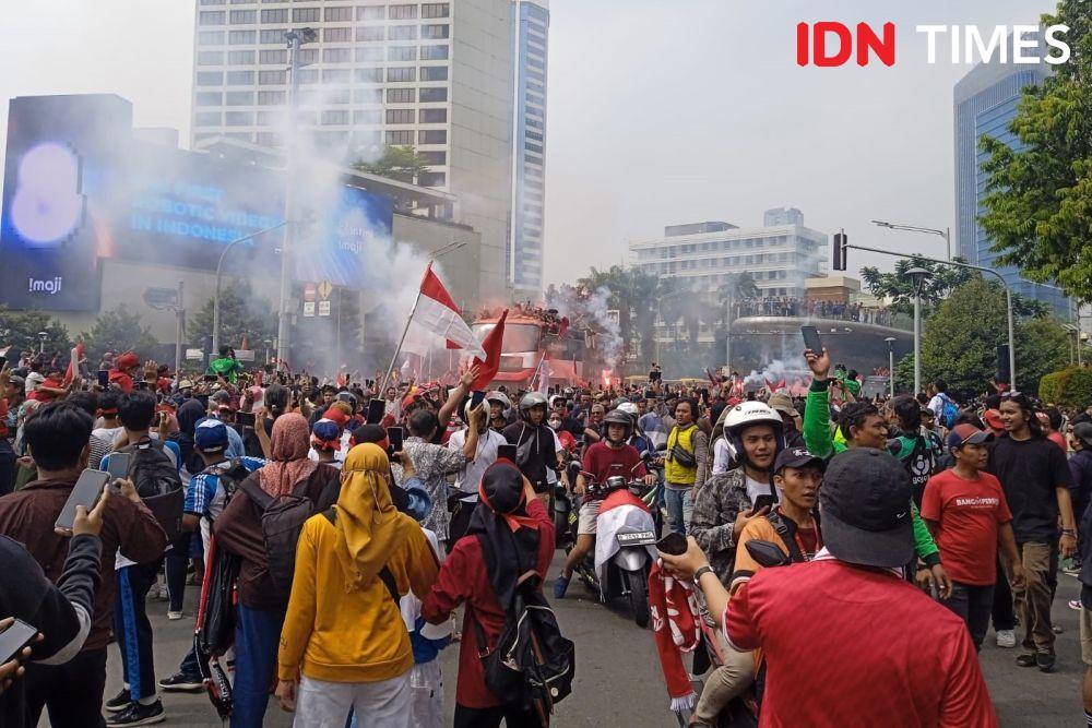 Bus Timnas U-22 datang di Bundaran HI. (IDN Times/Sandy Firdaus)
