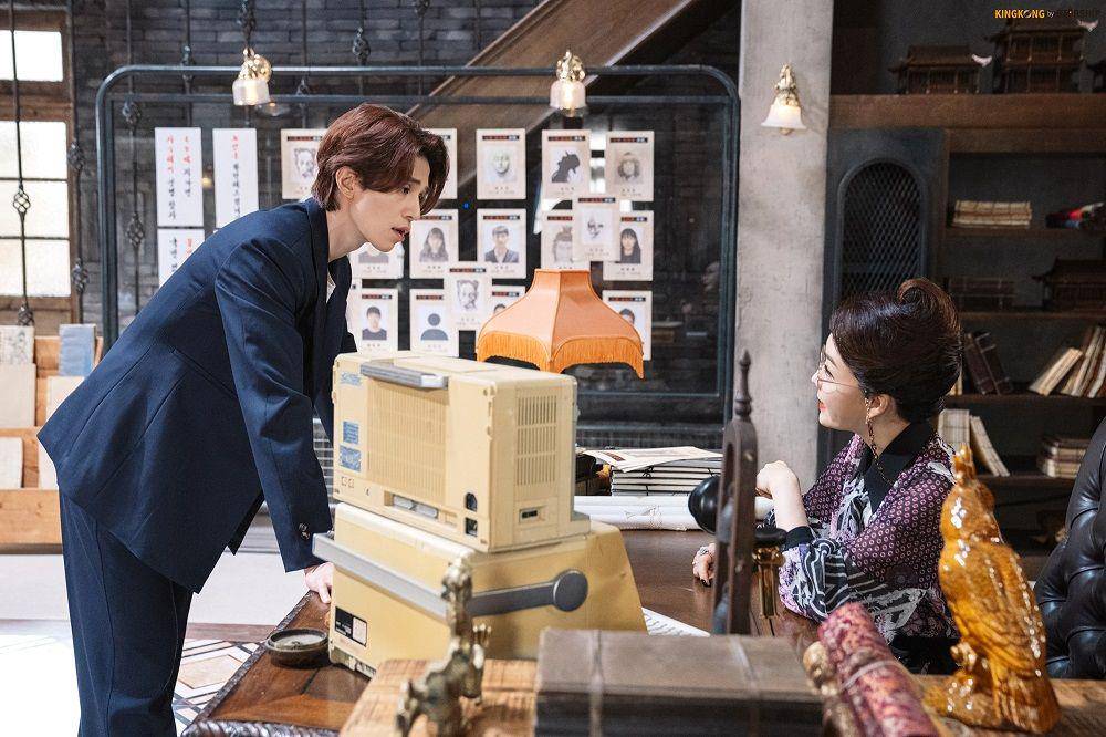 Lee Yeon (Lee Dong Wook) dan Taluipa (Kim Jung Nan) di drakor Tale of the Nine Tailed 1938 (Dok. Kingkong by Starship/Lee Dong Wook)