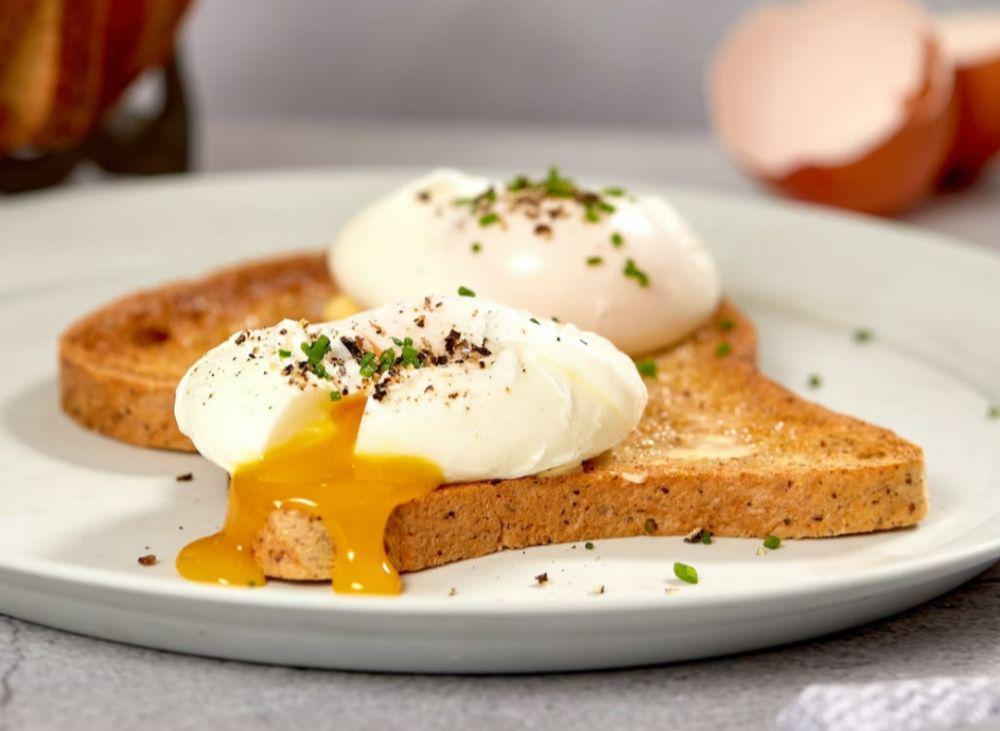 5 Cara Membuat Poached Egg Antigagal, Meleleh saat Dibelah!