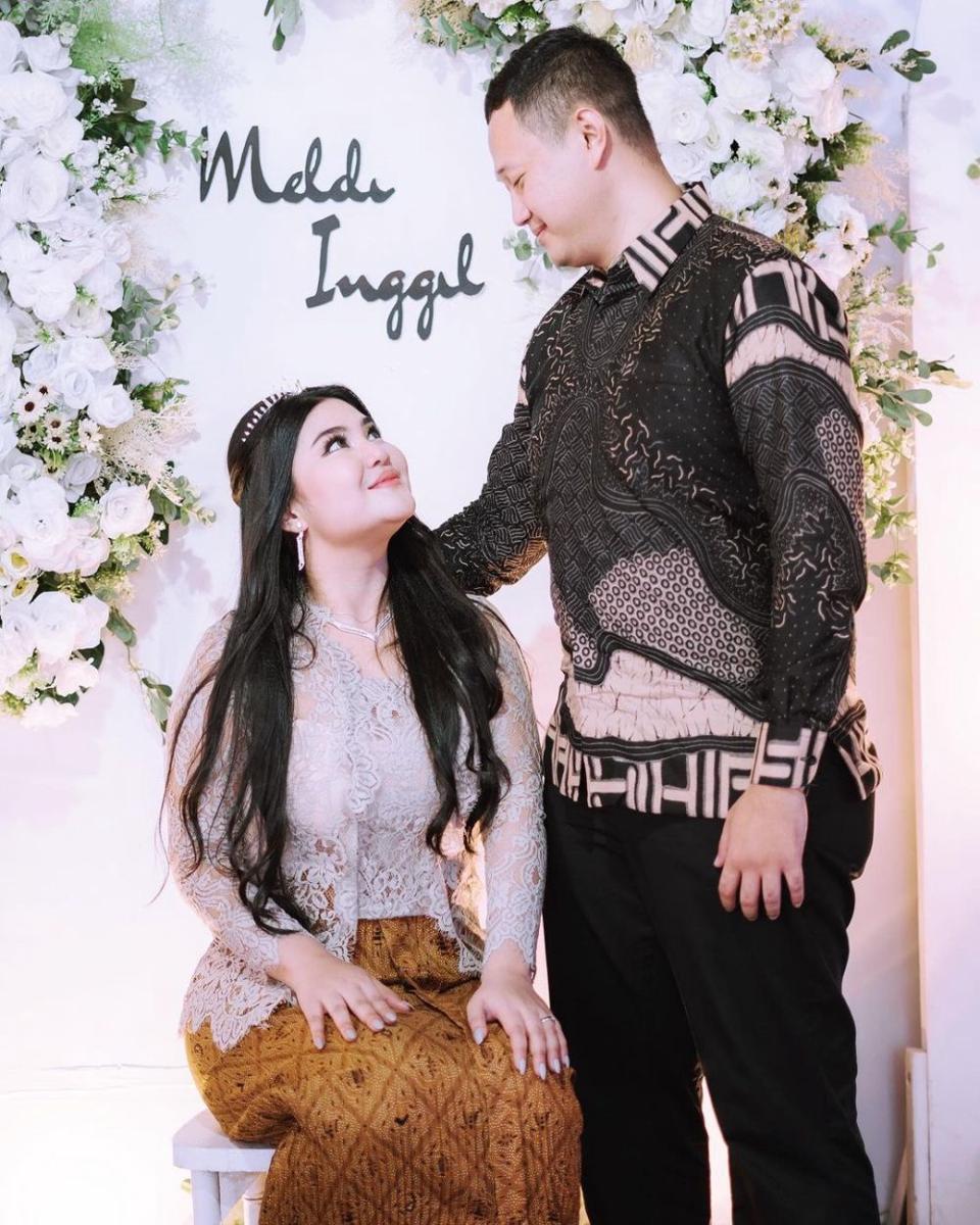 potret pertunangan Rosa Meldianti dan Inggil (instagram.com/rosameldianti29)