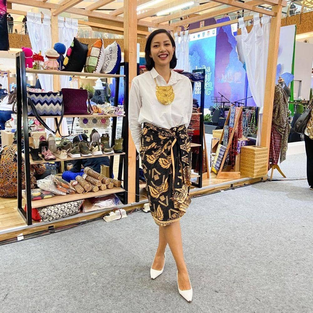 Office look ala Shahnaz Soehartono (instagram.com/Shahnaz_soehartono)