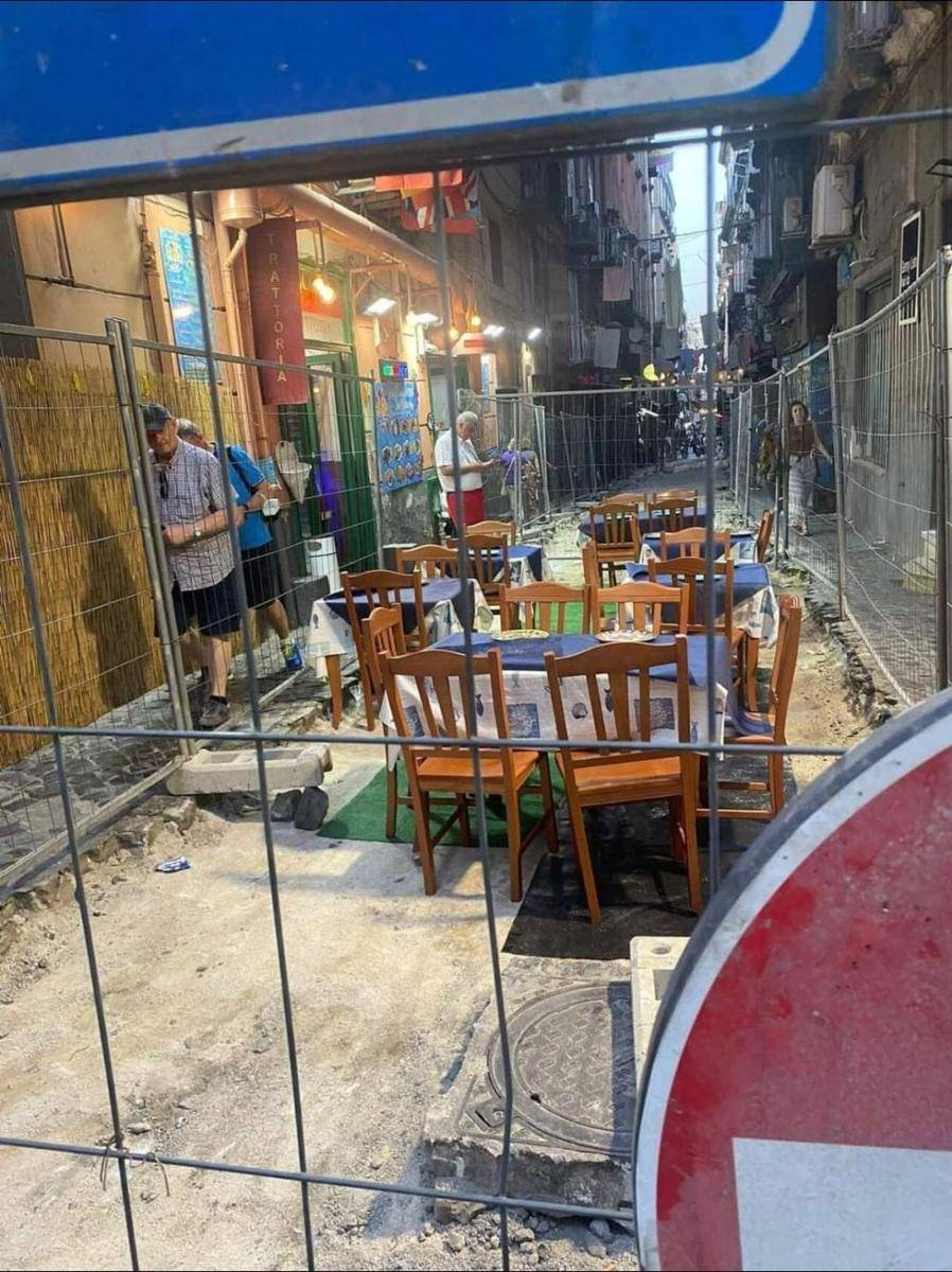 potret hal menarik di Naples (reddit.com/user/Doxep)
