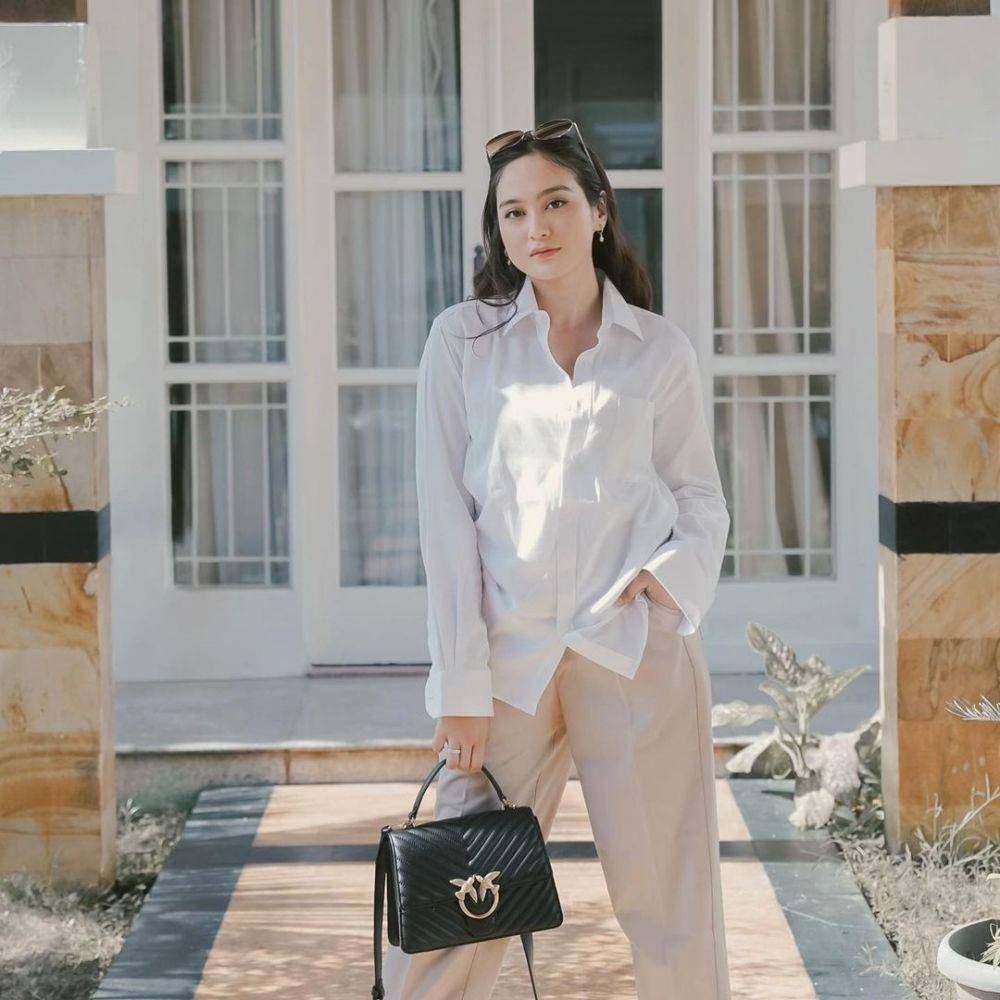 Campus look ala Salshabilla Andriani (instagram.com/salshabillaadr)