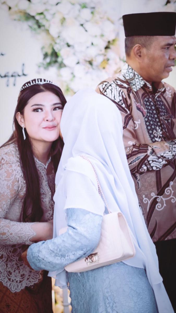 potret pertunangan Rosa Meldianti dan Inggil (instagram.com/rosameldianti29)