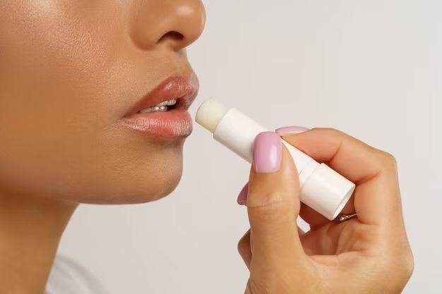 Ilustrasi lip balm (Freepik.com/dimaberlin)